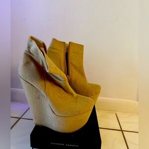 Wedges boots beige 10 size
